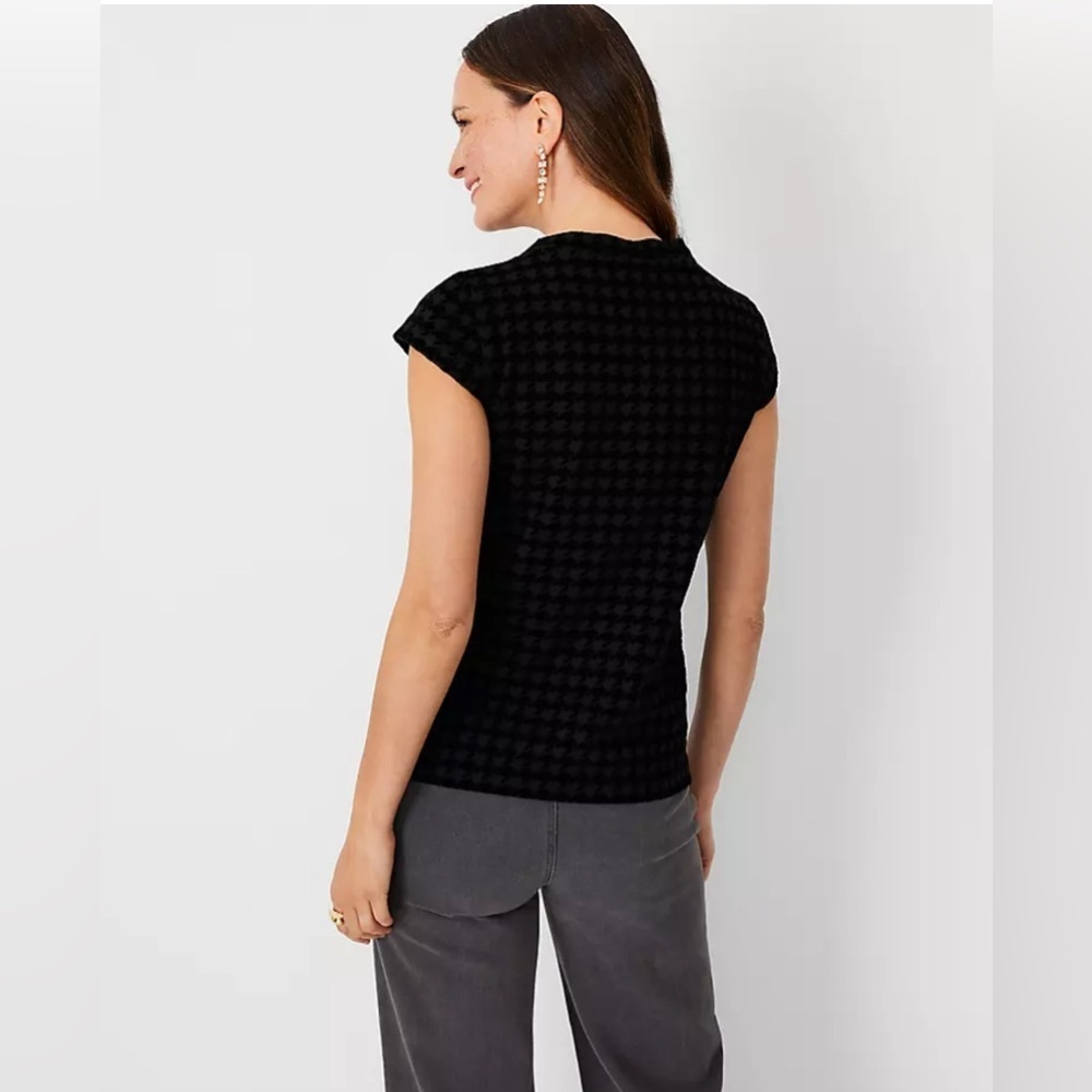 Ann Taylor Black Fitted Houndstooth Top - Picture 2 of 8